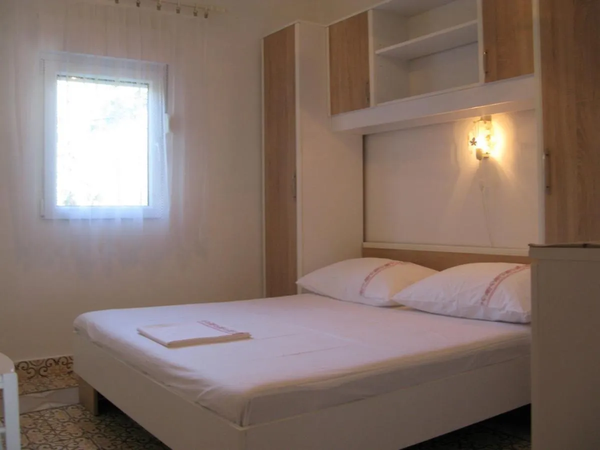 Apartment In Lopar With Sea View, Loggia, Air Conditioning, W-Lan 4229-5 0*,  Croatia
