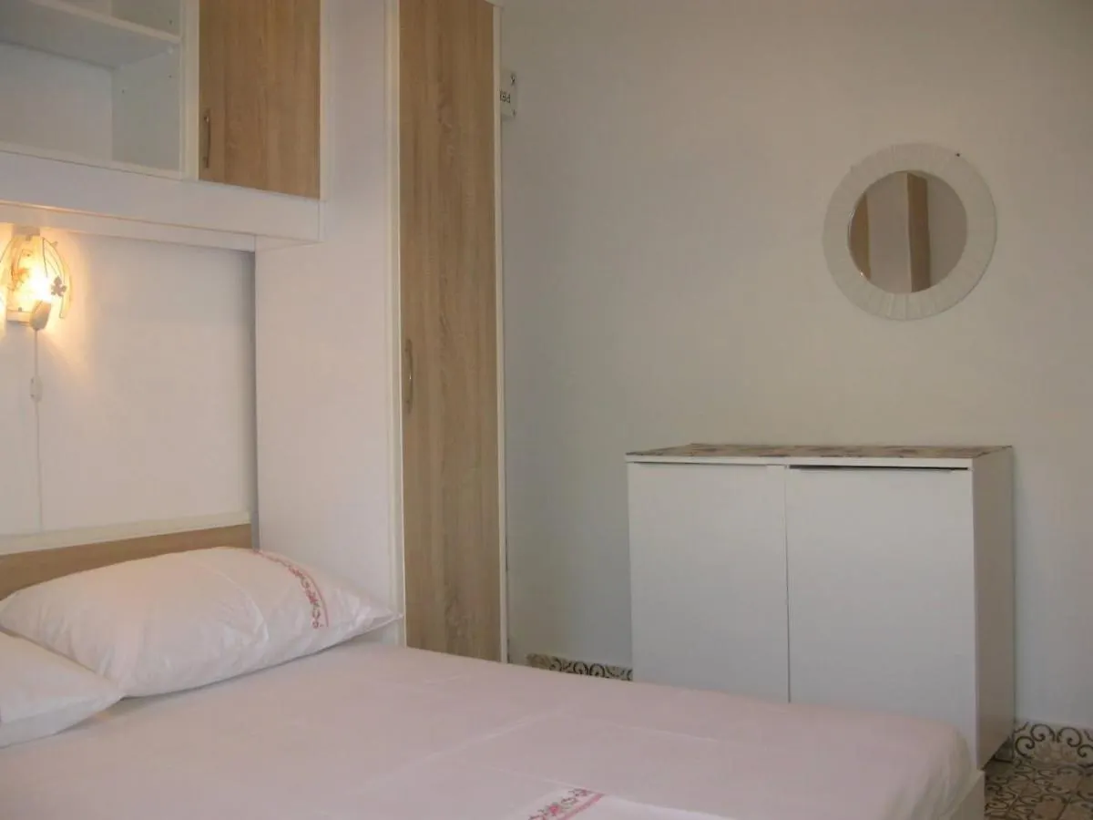 Apartment In Lopar With Sea View, Loggia, Air Conditioning, W-Lan 4229-5 0*,  Croatia